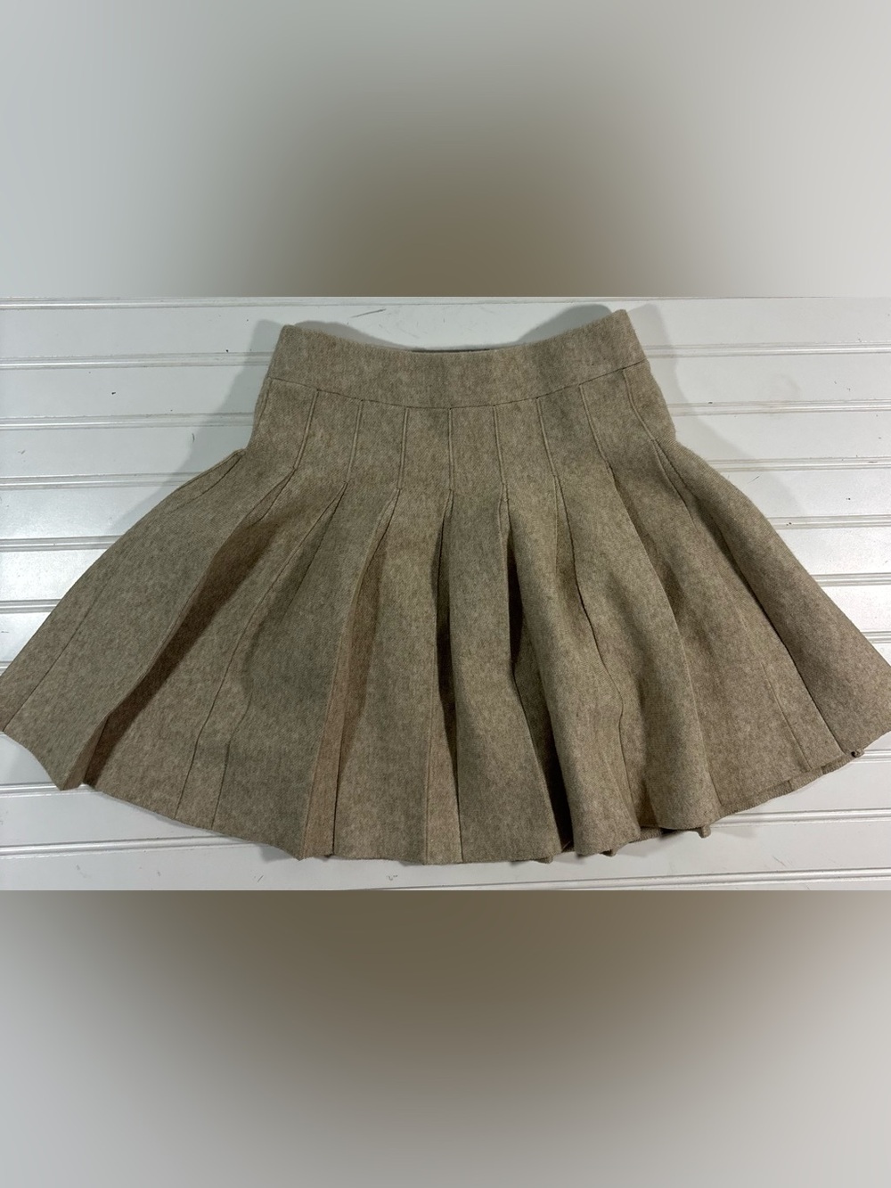 Princess Polly Linda Mini Skirt Pleated Preppy Beige Stretch Size S/M Minimalist